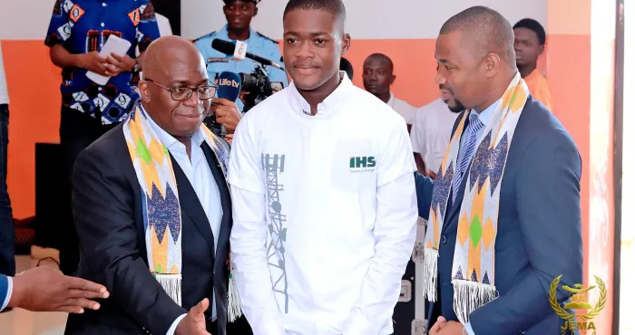 1ere-edition-de-la-journee-de-lexcellence-et-du-merite-dabengourou-le-maire-herve-patrick-adom-celebre-les-meilleurs-eleves-de-sa-commune