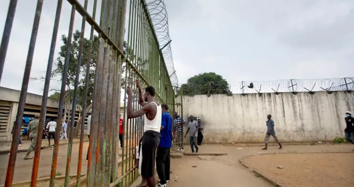 64e-independance-de-la-cote-divoire-alassane-ouattara-gracie-environ-2400-detenus