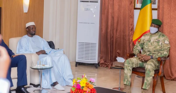 bamako-ousmane-sonko-tente-de-convaincre-assimi-goita-pour-le-retour-du-mali-dans-la-cedeao