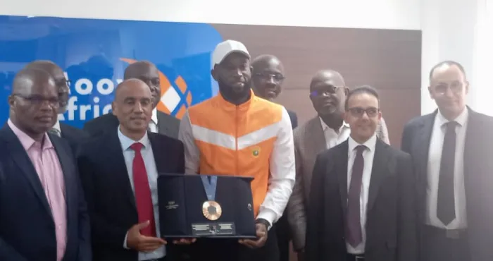 jeux-olympiques-2024-apres-sa-medaille-de-bronze-obtenu-a-paris-une-societe-de-telephonie-cellulaire-felicite-cisse-cheick-sallah