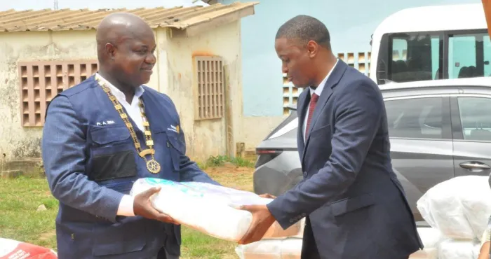 pouponniere-de-dabou-le-rotary-club-abidjan-bietry-soulage-les-enfants