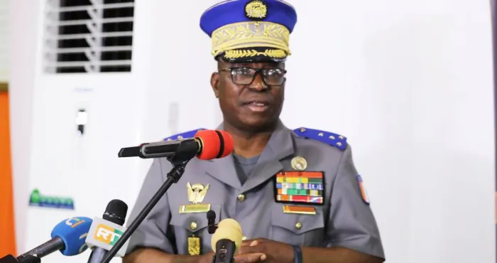fin-de-stage-des-officiers-gendarmes-le-general-apalo-toure-un-officier-qui-manque-de-patience-est-dangereux