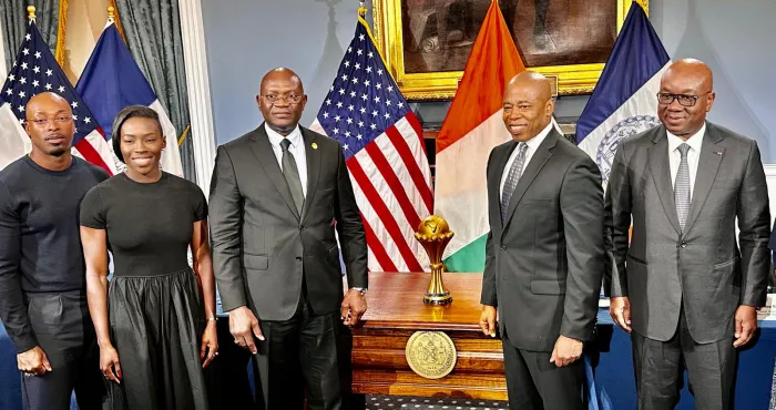trophy-tour-aux-usa-le-maire-de-new-york-city-proclame-le-18-aout-les-elephants-day