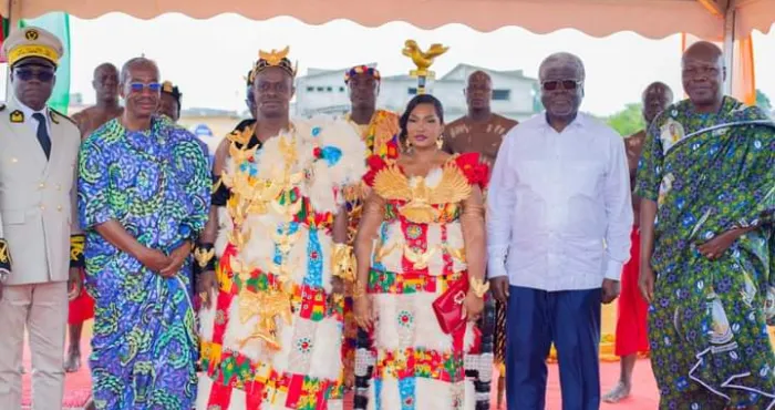 intronisation-du-chef-de-songon-dagbe-le-premier-ministre-nous-serons-a-vos-cotes