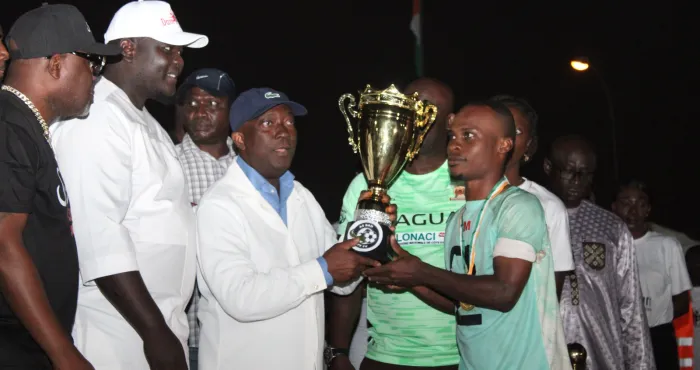 plateau-dokui-3e-edition-du-tournoi-de-la-fraternite-as-bad-remporte-le-trophee-eric-taba