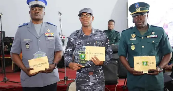 meilleur-defile-militaire-lors-de-lindependance-lecole-de-gendarmerie-dabidjan-remporte-le-premier-prix-du-defile-pedestre-militaire