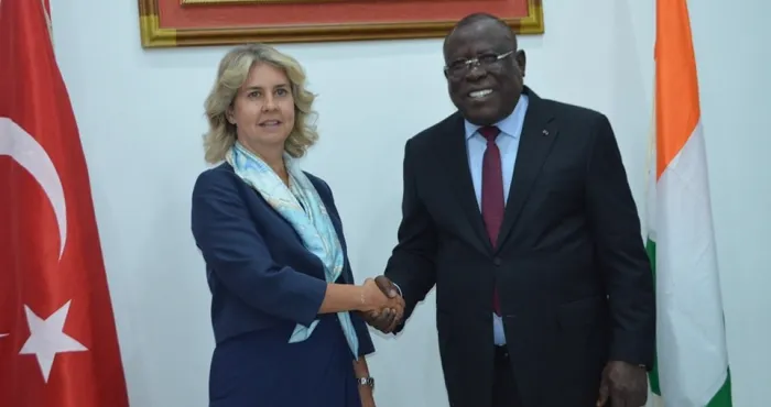 amenagement-dans-le-district-dabidjan-le-ministre-gouverneur-bacongo-et-lambassadeur-deniz-erdogan-font-le-point