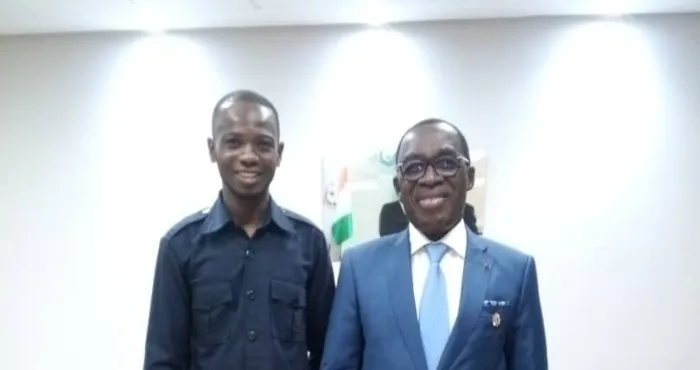 le-president-des-jeunes-du-rhdp-du-sud-comoe-recoit-sa-feuille-de-route