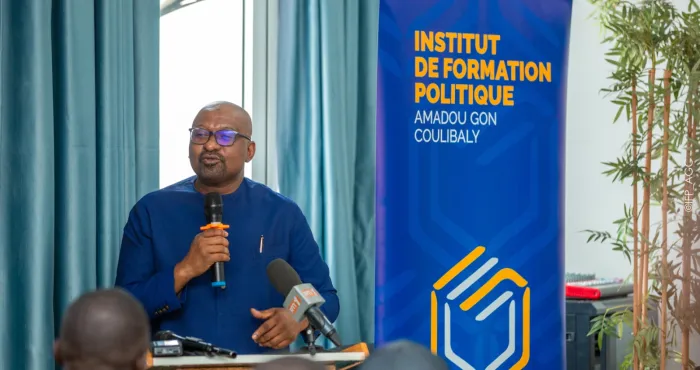 parcours-inspirant-le-vice-president-de-la-sierra-leone-partage-son-experience-avec-les-etudiants-de-linstitut-amadou-gon-coulibaly