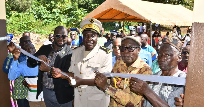 education-nationale-le-conseil-regional-du-gontougo-offre-des-classes-a-yorobodi-et-sandegue