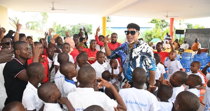 koffi-olomide-au-terme-dune-visite-a-lhopital-mere-enfant-de-bingerville-il-faudrait-quil-y-ait-beaucoup-de-dominique-ouattara-dans-nos-pays-en-afrique