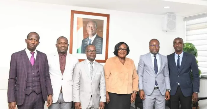 dialogue-social-anne-ouloto-echange-avec-les-syndicats-de-son-departement-ministeriel