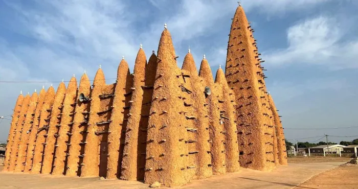 inscrites-sur-la-liste-du-patrimoine-mondial-de-lunesco-les-huit-mosquees-de-style-soudanais-du-nord-du-pays-recevront-leurs-certificats-ce-samedi-a-kong