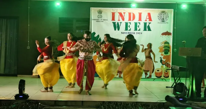 semaine-culturelle-de-linde-lambassadeur-dr-rajesh-rajan-ouvre-les-activites