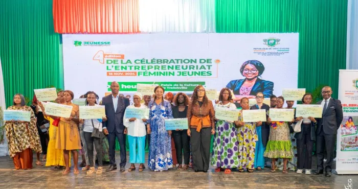 journee-de-lentrepreneuriat-feminin-des-jeunes-4eme-edition-42-beneficiaires-recoivent-des-cheques-dun-montant-total-de-219-985-millions-fcfa