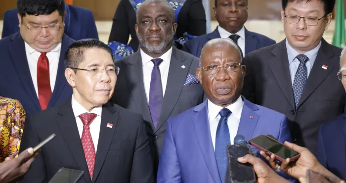 visite-du-ministre-de-leducation-et-des-affaires-etrangeres-de-singapour-laxe-abidjan-singapour-se-renforce