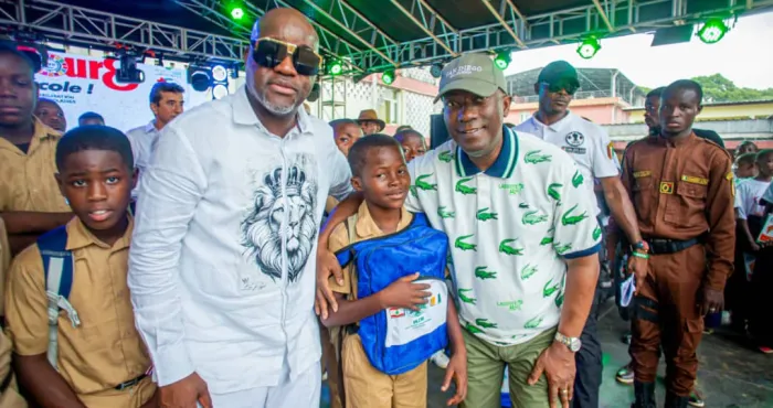wara-tour-8-va-a-lecole-etape-de-cocody-1000-kits-scolaires-offerts-aux-enfants