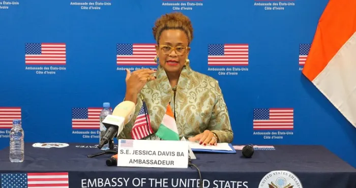 gouvernance-elections-et-fakenews-jessica-davis-ba-ambassadrice-presente-le-modele-americain