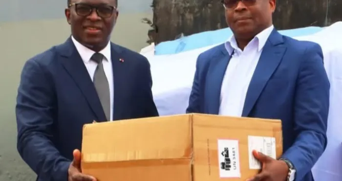 attecoube-le-depute-maire-fait-des-dons-de-materiel-medical-a-des-formations-sanitaires