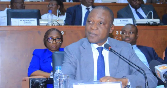 budget-programme-2025-les-senateurs-plebiscitent-lambition-du-ministre-amadou-kone-pour-le-secteur-des-transports