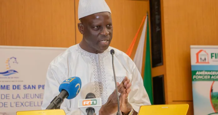 universite-de-san-pedro-le-ministre-adama-diawara-aux-nouveaux-diplomes-je-compte-sur-vous-pour-hisser-haut-le-drapeau-de-votre-institution