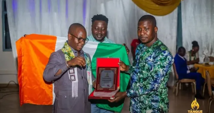 celebration-du-merite-entrepreuneuriat-idriss-kone-le-patron-de-etrako-btp-rafle-deux-prestigieux-prix-aux-yangue-awards-au-burkina-faso