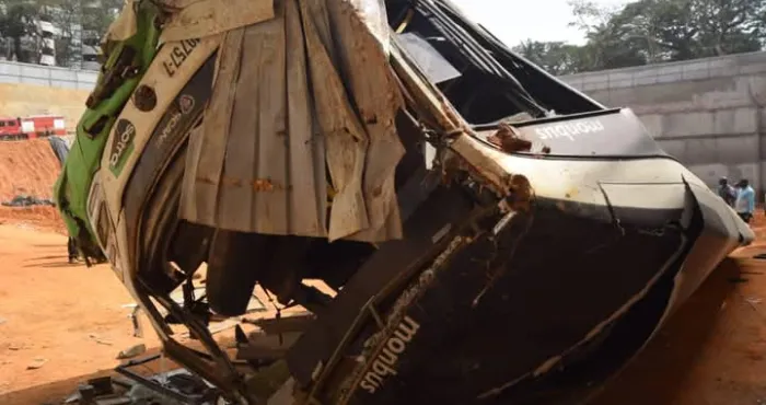 un-bus-de-la-sotra-fait-un-accident-au-plateau