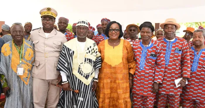 cavally-anne-ouloto-presente-les-acquis-de-la-politique-de-ouattara-15-tonnes-de-riz-190-cartons-dhuile-et-12-000-cadeaux-dans-le-cavally