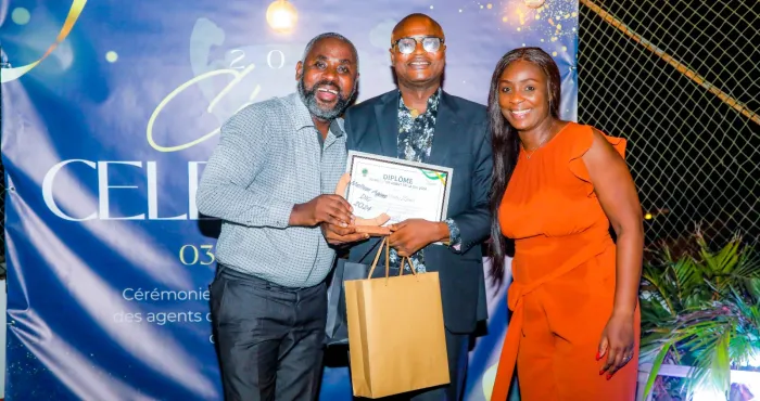 agence-emploi-jeunes-la-direction-de-la-communication-distingue-ses-meilleurs-agents