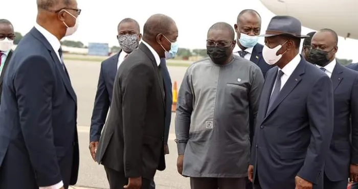 sommet-extraordinaire-de-la-cedeao-sur-la-guinee-alassane-ouattara-present-a-accra