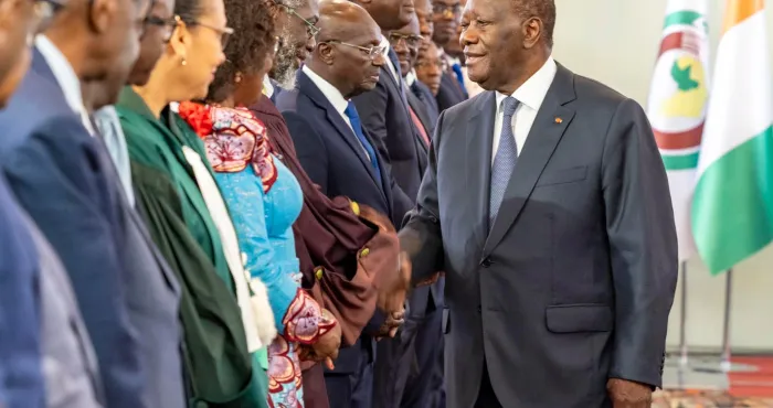 fin-de-la-presentation-des-voeux-de-la-nation-alassane-ouattara-persiste-et-signe-lelection-presidentielle-sera-paisible-transparente-et-democratique