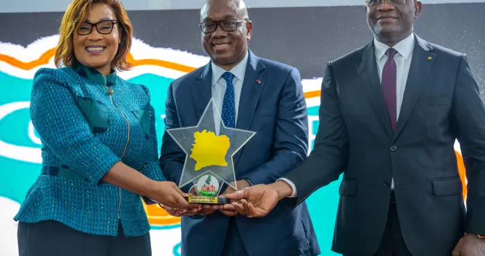 distinction-ceremonie-de-lhomme-de-lannee-idriss-diallo-a-recu-son-prix