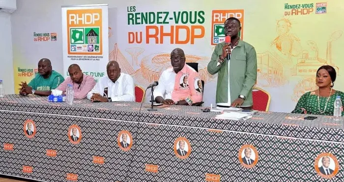 encadrement-et-formation-des-militants-de-base-du-rhdp-la-coordination-regionale-outille-les-jeunes-de-cocody