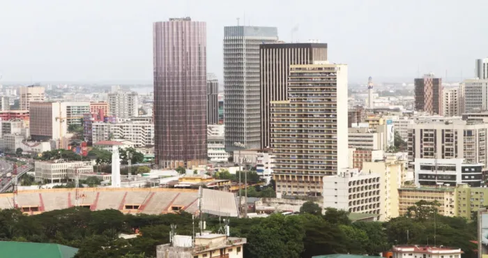 notation-financiere-lagence-fitch-ratings-maintient-la-note-de-la-cote-divoire-a-bb-avec-une-perspective-stable