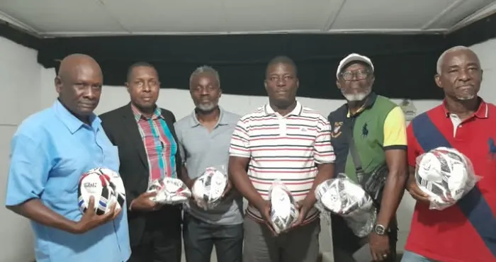 stade-dabidjan-laasfoot-offre-40-ballons-au-club