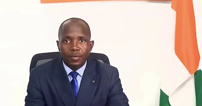 lutte-contre-le-chomage-des-jeunes-le-president-de-la-fnjci-remet-200-permis-de-conduire-a-200-jeunes-le-1er-mars