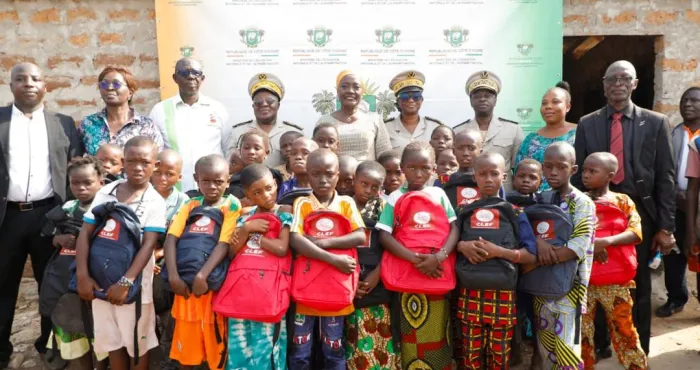 education-pour-tous-la-ministre-mariatou-kone-simpregne-des-classes-passerelles-de-duekoue