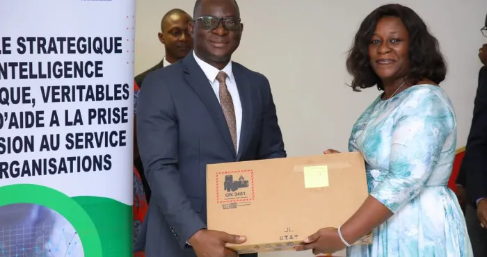 cote-divoire-amelioration-de-la-gouvernance-publique-la-ministre-niale-kaba-offre-50-ordinateurs-aux-acteurs-du-mecanisme-institutionnel-de-veille-strategique