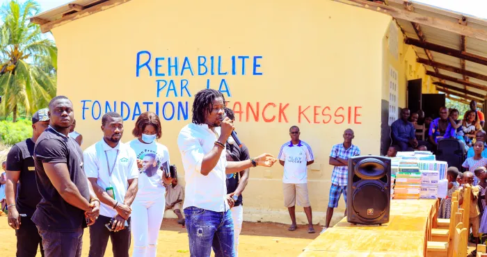 franck-kessie-rehabilite-lecole-de-zebizekou