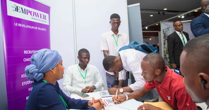 foire-nationale-de-lemploi-et-du-recrutement-les-entreprises-se-mettent-a-la-disposition-des-jeunes