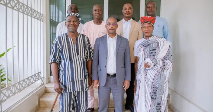 operation-quartier-propre-sante-pour-tous-l-ambassadeur-issifou-coulibaly-accompagne-linitiative-a-port-bouet-2