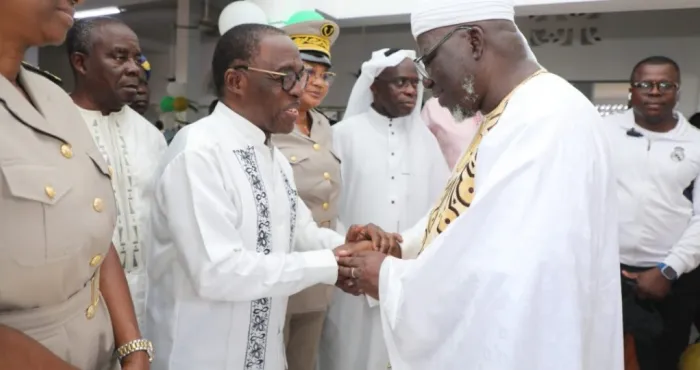 fete-de-laid-el-fitr-aka-aouele-et-la-communaute-musulmane-de-grand-bassam-prient-pour-la-paix