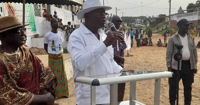 dabou-le-ministre-adje-silas-metch-aux-populations-dorbaff-votre-soutien-nous-honore