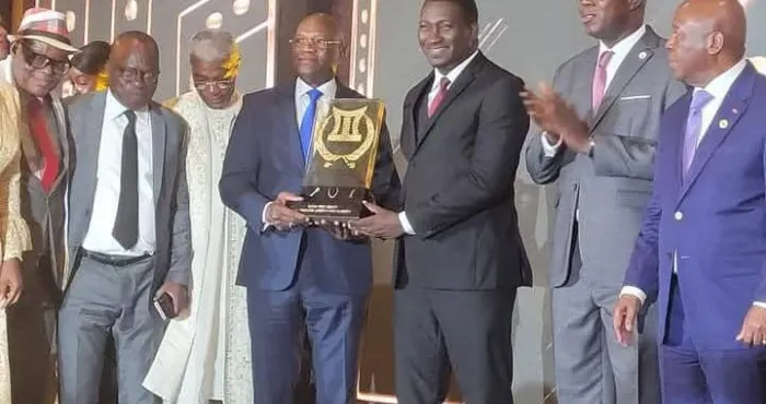 ebony-2024-faustin-ehouman-de-fraternite-matin-sacre-meilleur-journaliste