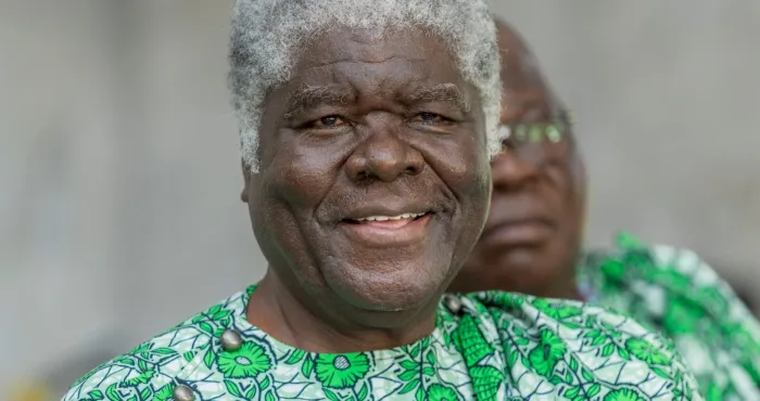 dedicace-de-deux-ouvrages-du-premier-ministre-beugre-mambe-un-poete-a-la-primature