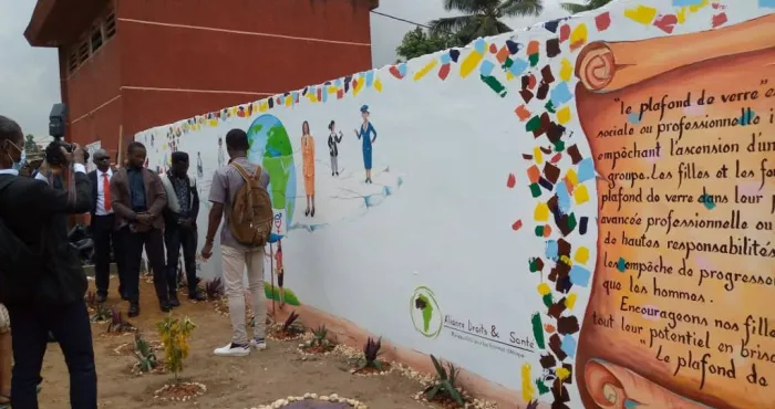 feminisme-une-fresque-murale-a-abobo-pour-galvaniser-les-filles-a-lecole