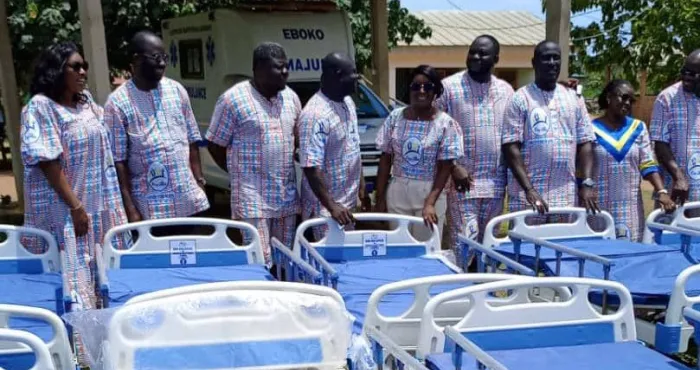 action-sociale-long-affilie-equipe-le-csr-de-eboko-avec-des-lits-dhospitalisation
